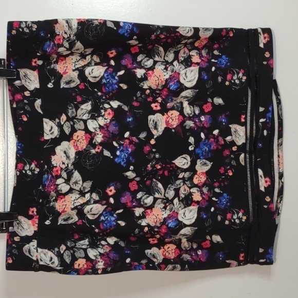 Torrid Floral and Lace Stretch Mini Skirt size 3XL - Picture 5 of 12